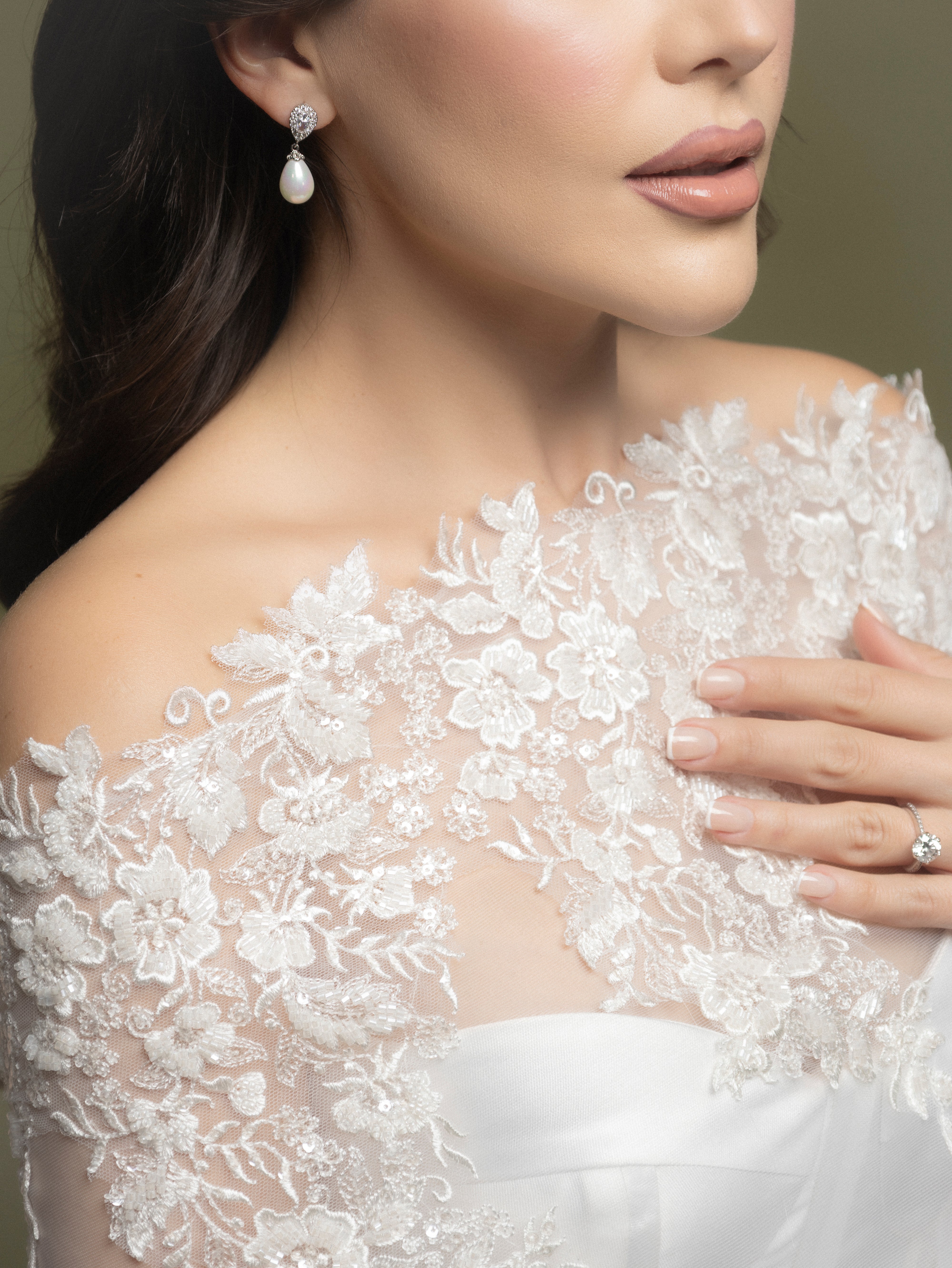 MANTILLA BLONDA FLORES Y GUÍAS