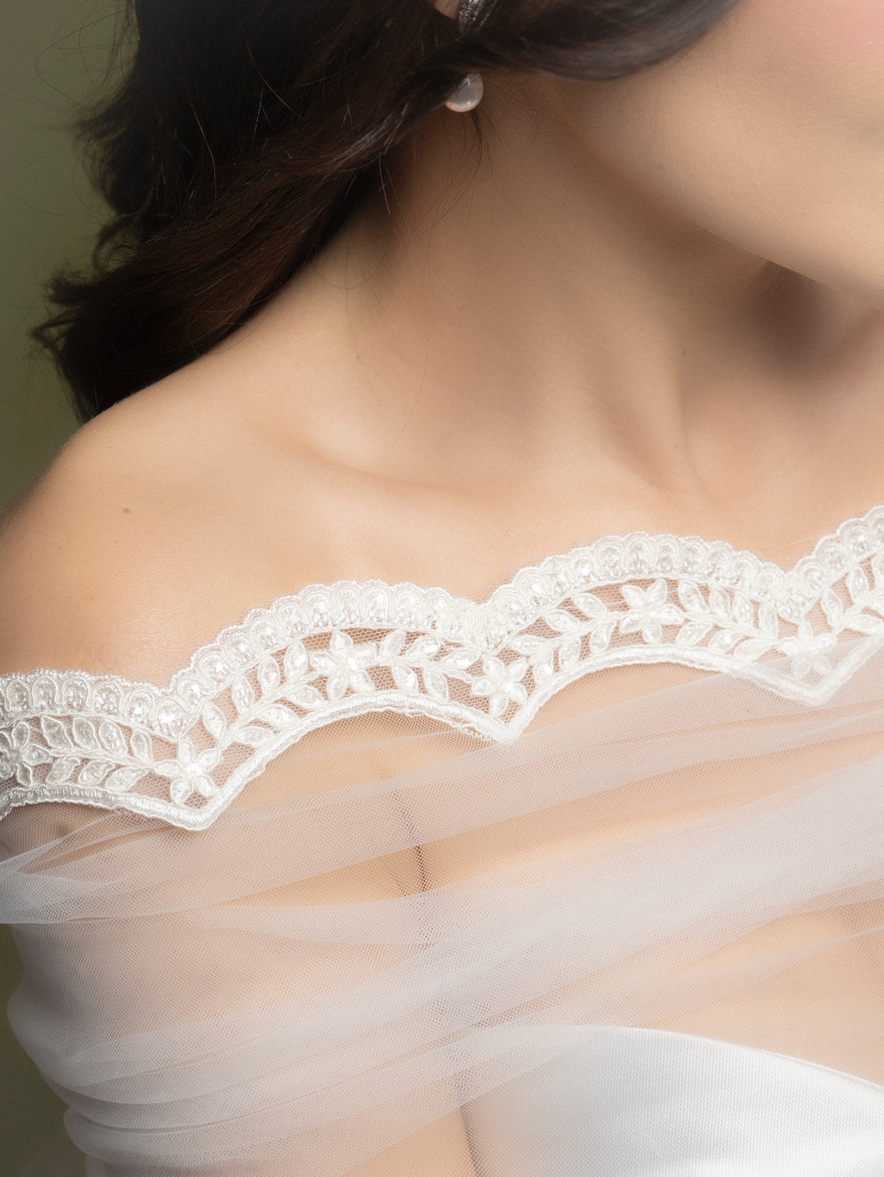 MANTILLA BLONDA DELGADA