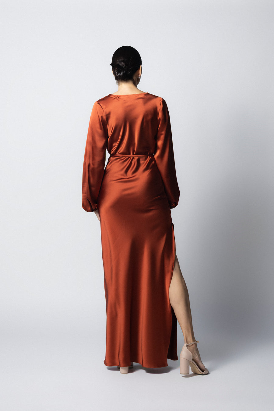 VESTIDO DESBOCADO CON MANGA LARGA COBRE