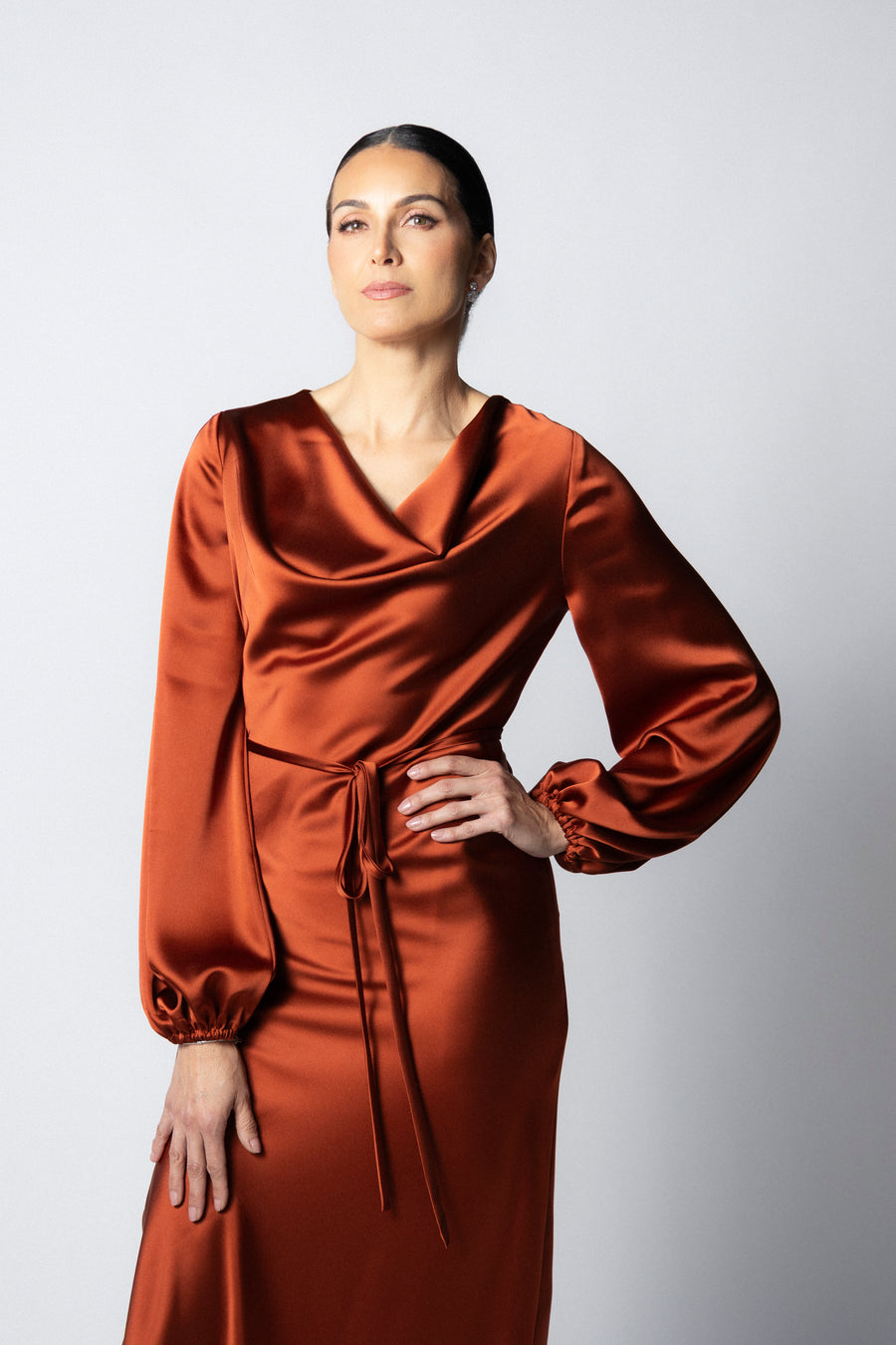 VESTIDO DESBOCADO CON MANGA LARGA COBRE