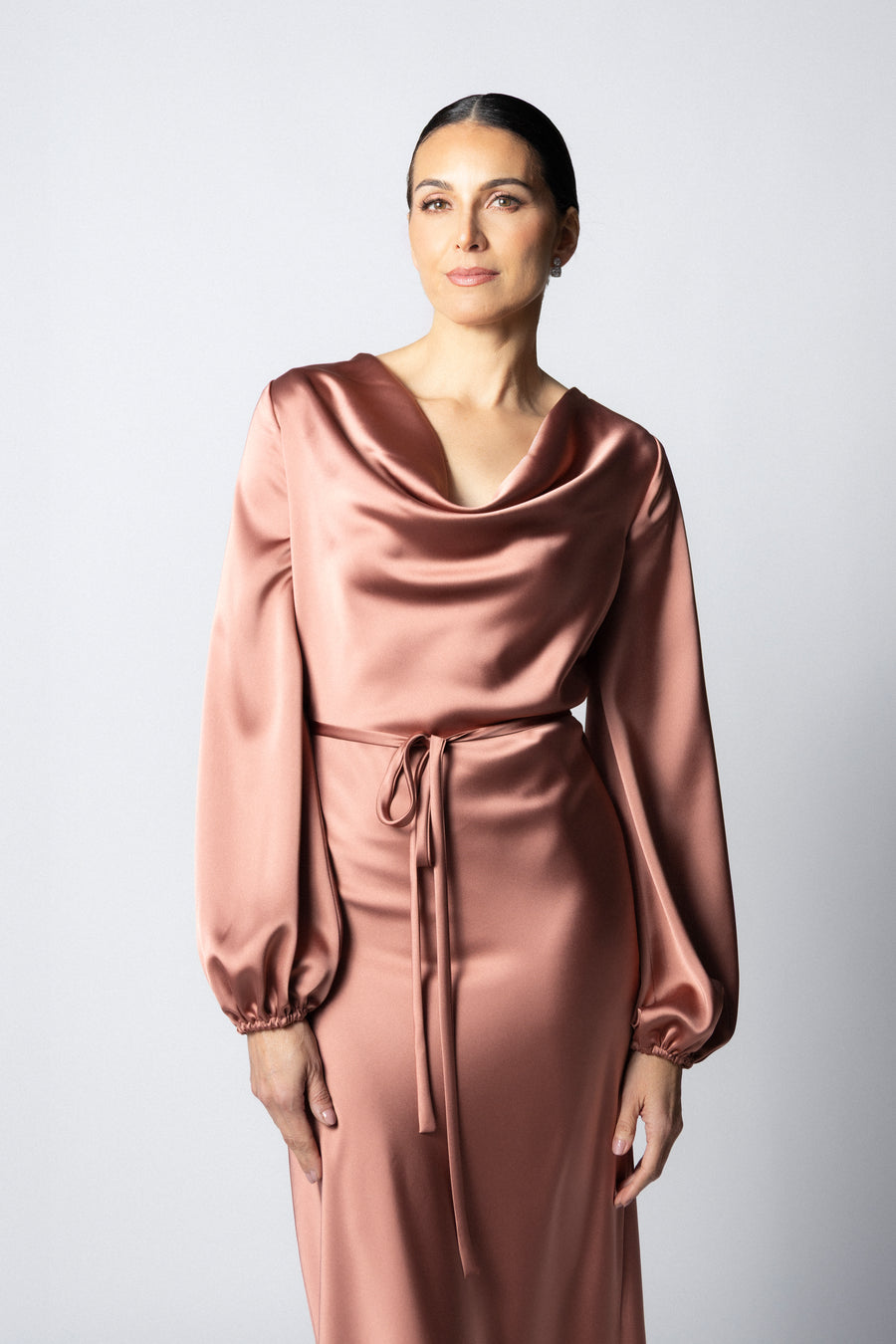 VESTIDO DESBOCADO CON MANGA LARGA ROSA