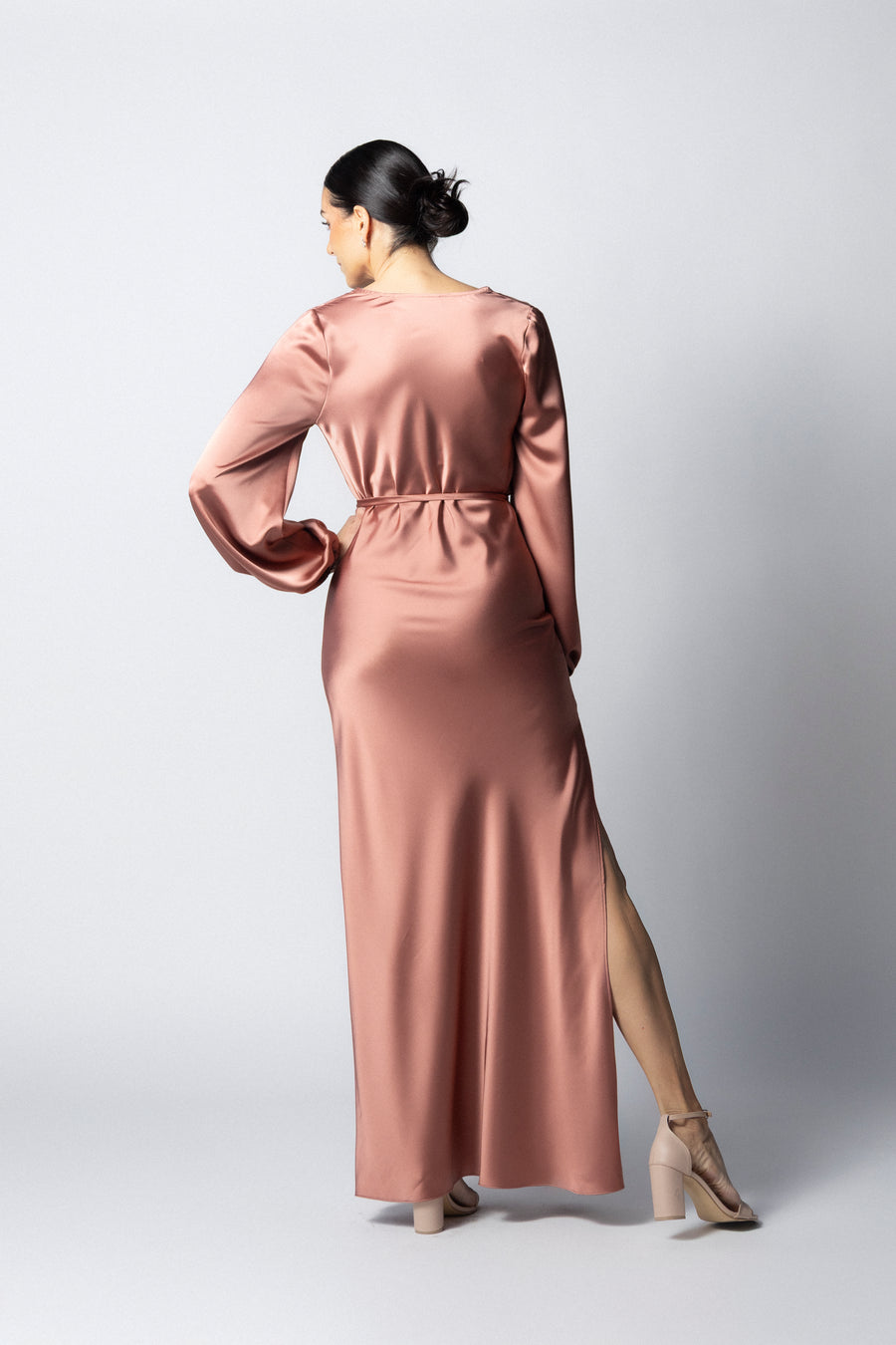 VESTIDO DESBOCADO CON MANGA LARGA ROSA