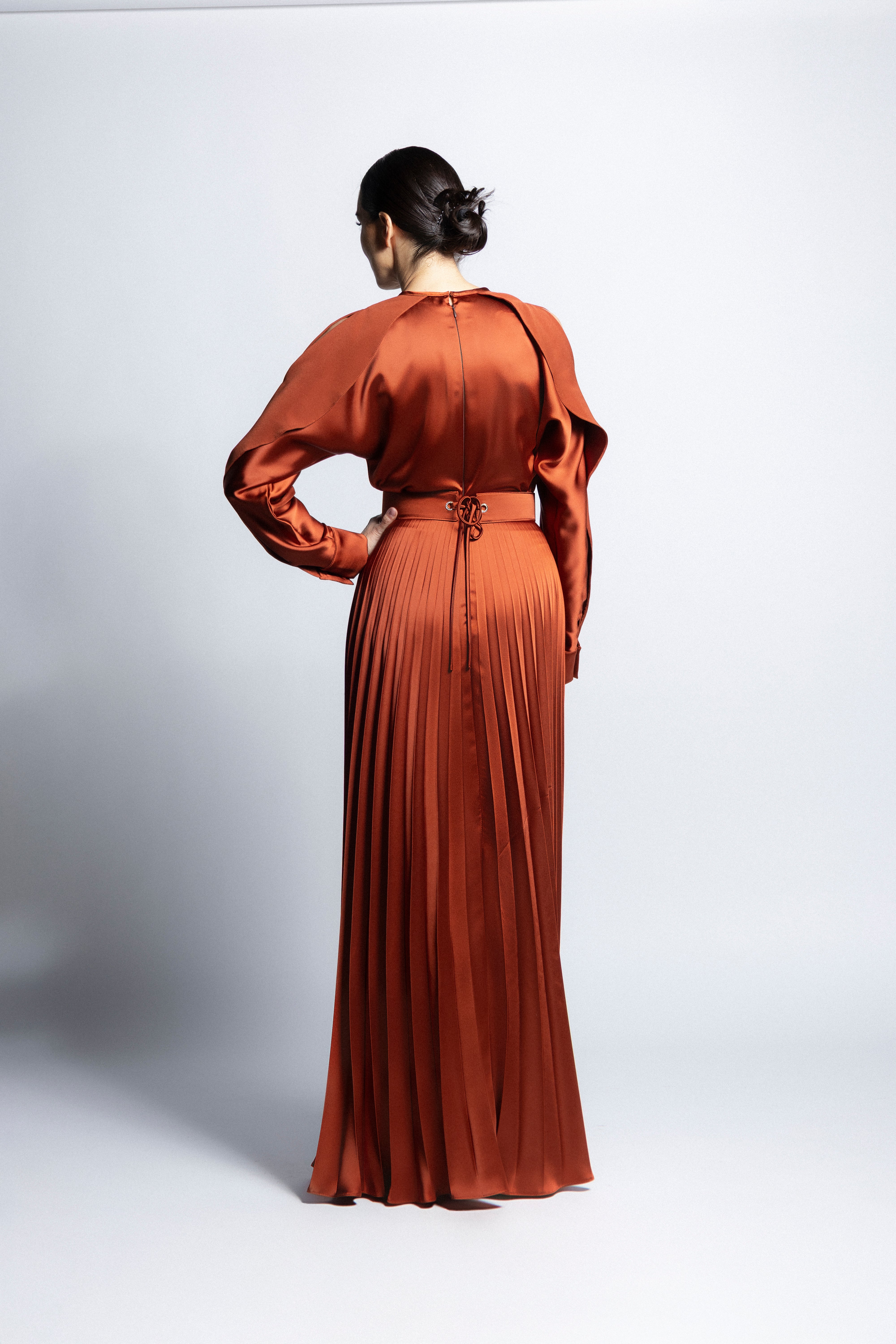 VESTIDO PLISADO CON MANGA OLÁN OCRE