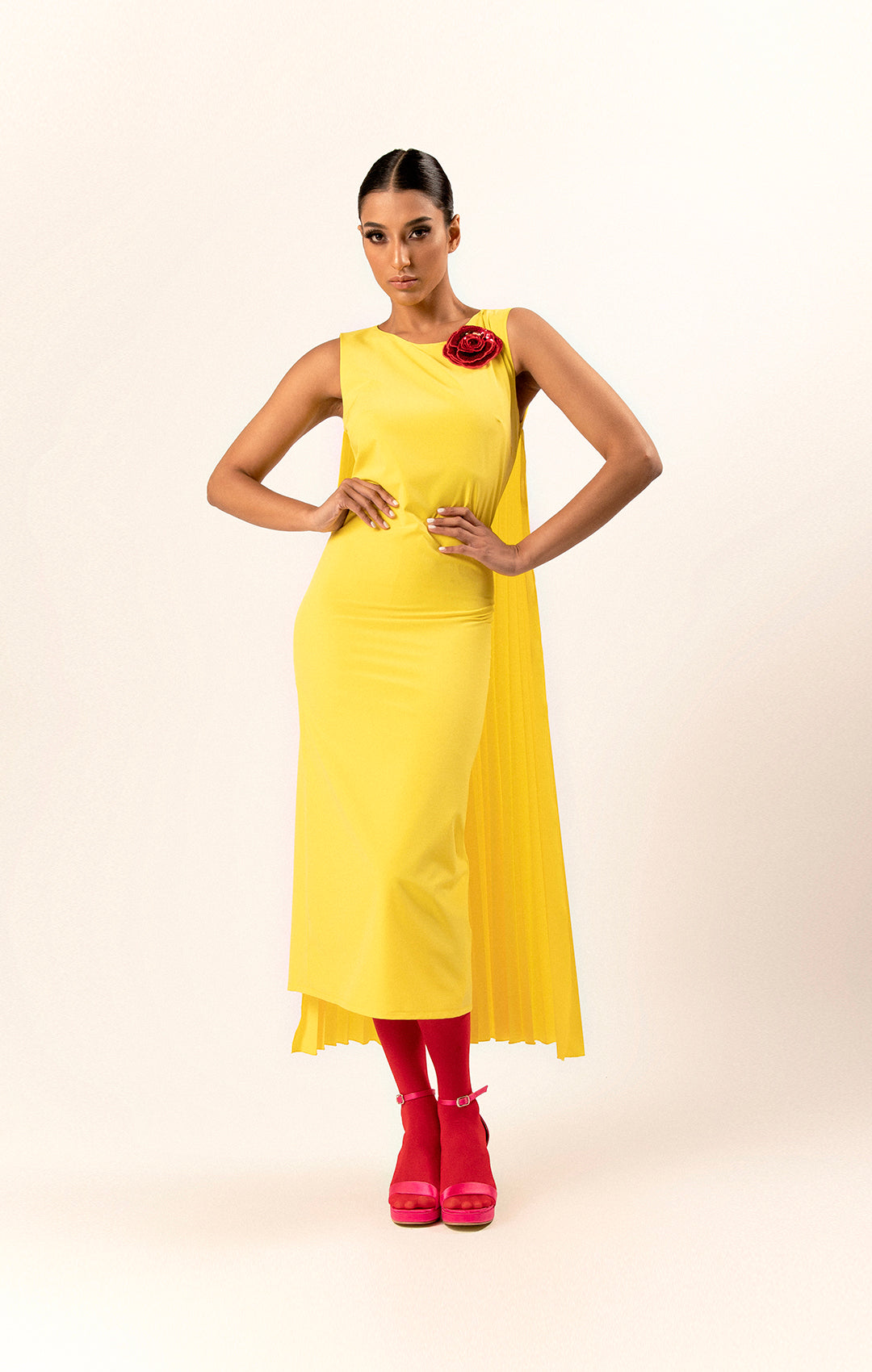 Vestido Con Capa Amarillo