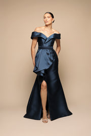 VESTIDO ESCOTE BARCO FALDA OLANES AZUL MARINO