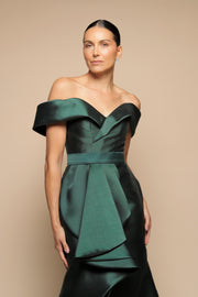 VESTIDO ESCOTE BARCO FALDA OLANES VERDE BOTELLA