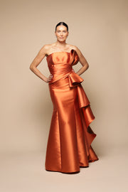 VESTIDO PALABRA DE HONOR CON OLANES AL COSTADO SHEDRON