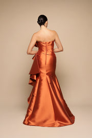 VESTIDO PALABRA DE HONOR CON OLANES AL COSTADO SHEDRON