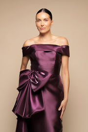 VESTIDO ESCOTE BARCO CON MEDIA CAUDA UVA