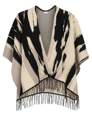 Poncho tejido Benito Santos con diseño de brochazos negros sobre fondo color arena y terminación en flecos, moda mexicana de lujo
