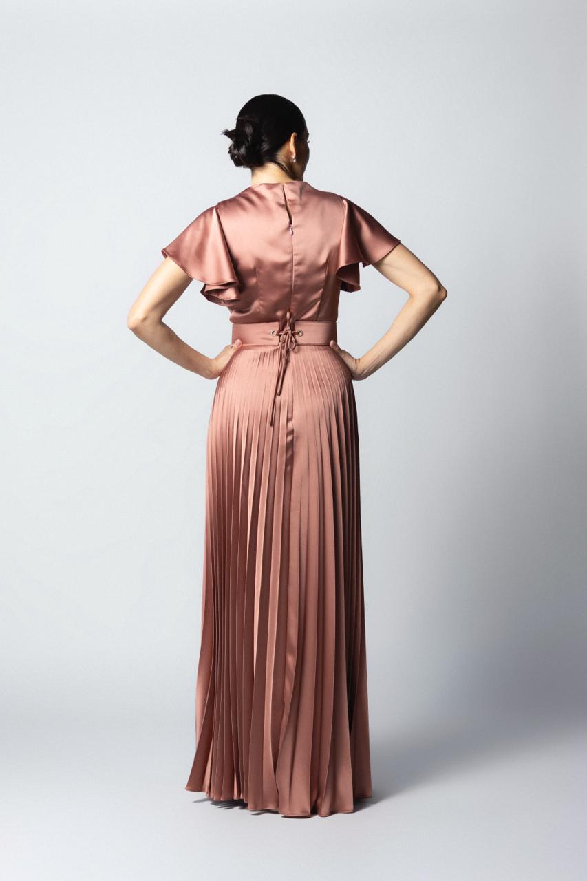 VESTIDO TABLEADO HOMBRO CON MANGAS DE OLÁN ROSA